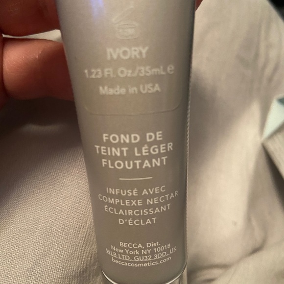 Becca Blurring Foundation in Ivory - Picture 8 of 8
